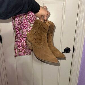 Dingo Brown Suede Heeled Boots